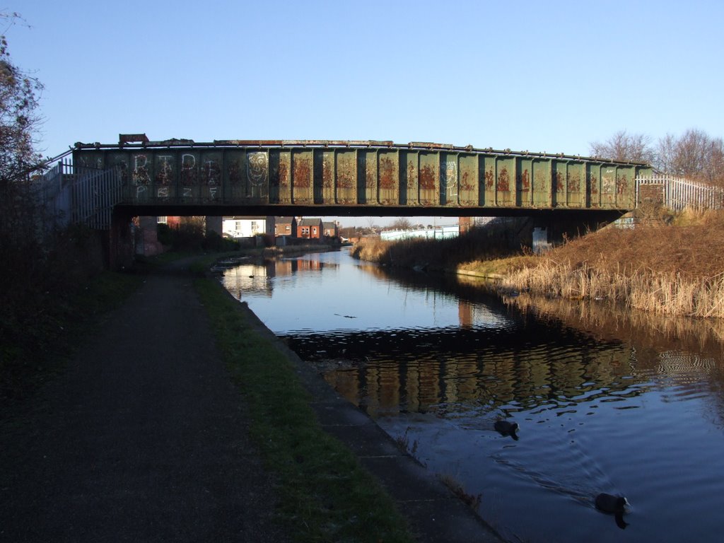 Bridge No 2H Taking A Railway Track Over The Leeds & Liverpool Canal., Бутл