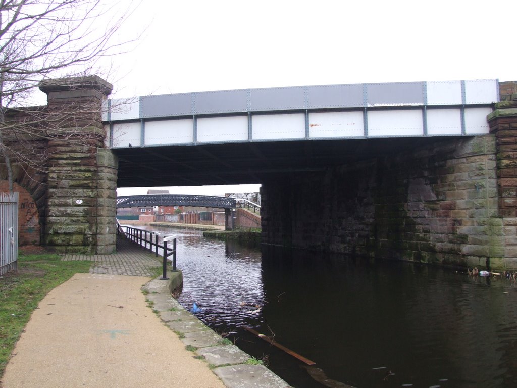 Bridge P Taking The Liverpool & Southport Railway Over The Leeds & Liverpool Canal., Бутл