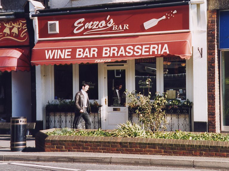 Enzos Bar, Guildford Road, Вокинг