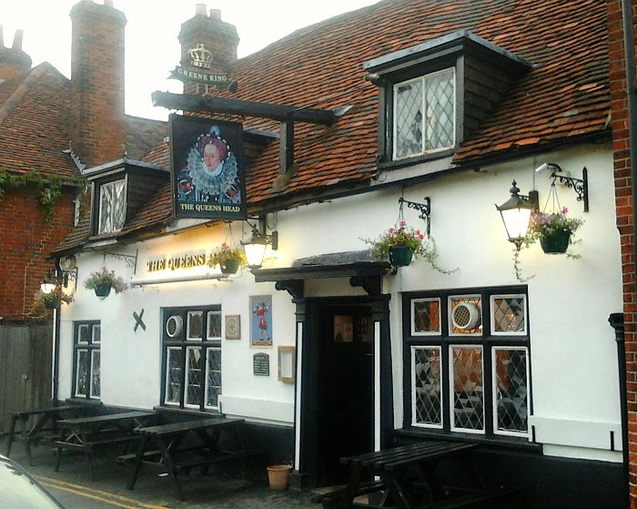 The Queens Head Pub in Wokingham, Вокингем