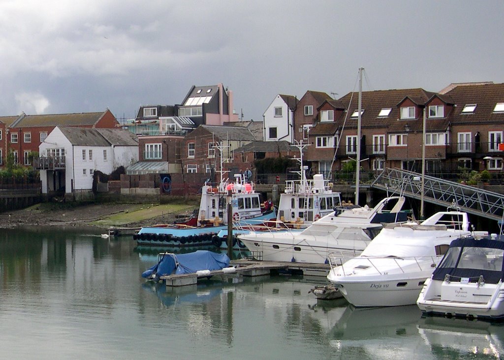 View of marina in Portsmouth old town, Госпорт