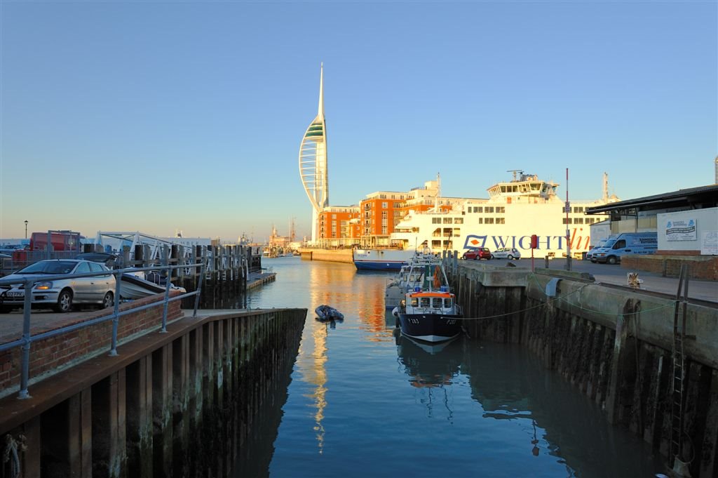 Spinnaker Tower and dock, Госпорт
