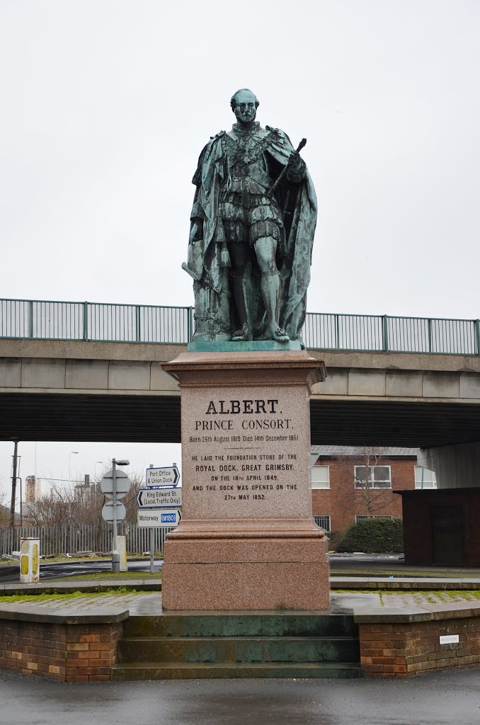 Statue of Prince Albert in Front of Dock Offices (Grimsby), Гримсби