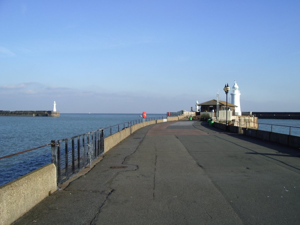 Dover Harbour Lighthouses from Prince of Wales Pier, Kent, United Kingdom, Дувр