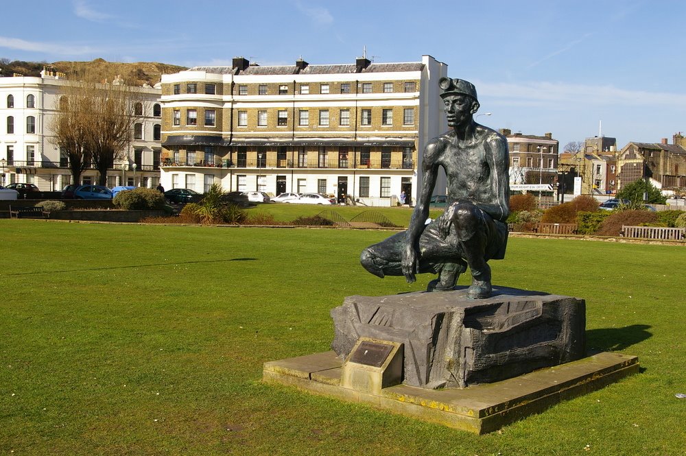 The Waiting Miner Statue, Marine Parade, Dover, Kent, United Kingdom, Дувр