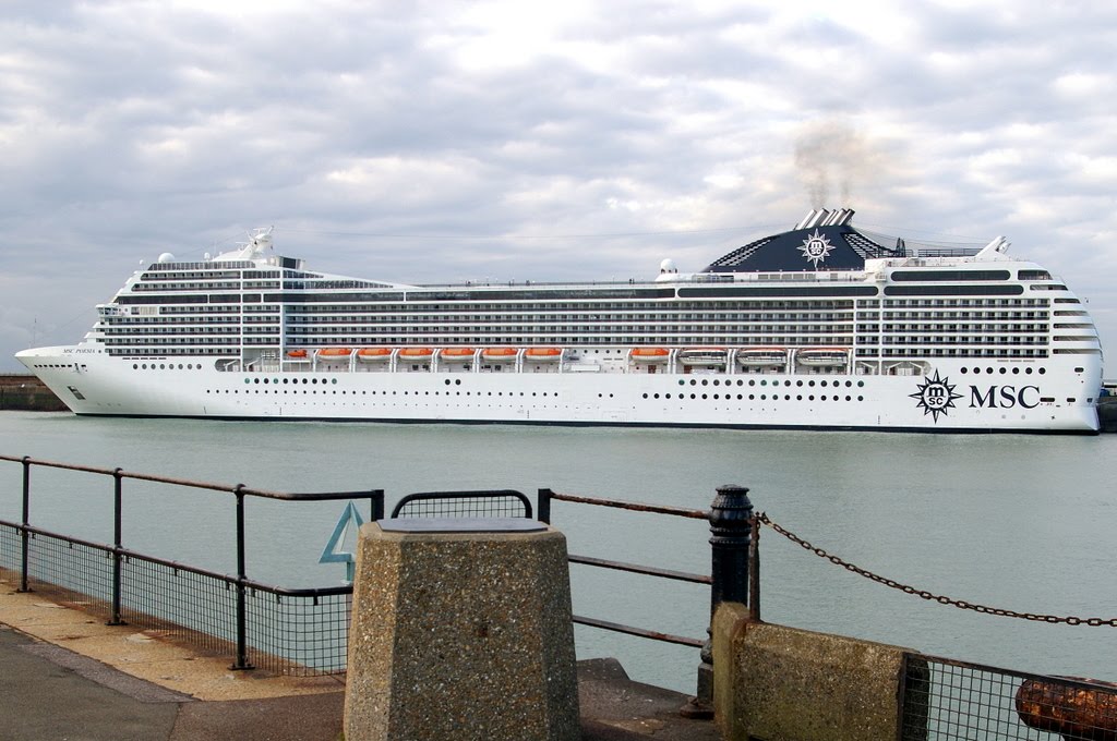 MSC Poesia Cruise Ship at CT2, Admiralty Pier, Western Docks, Dover Harbour, Kent, UK, Дувр