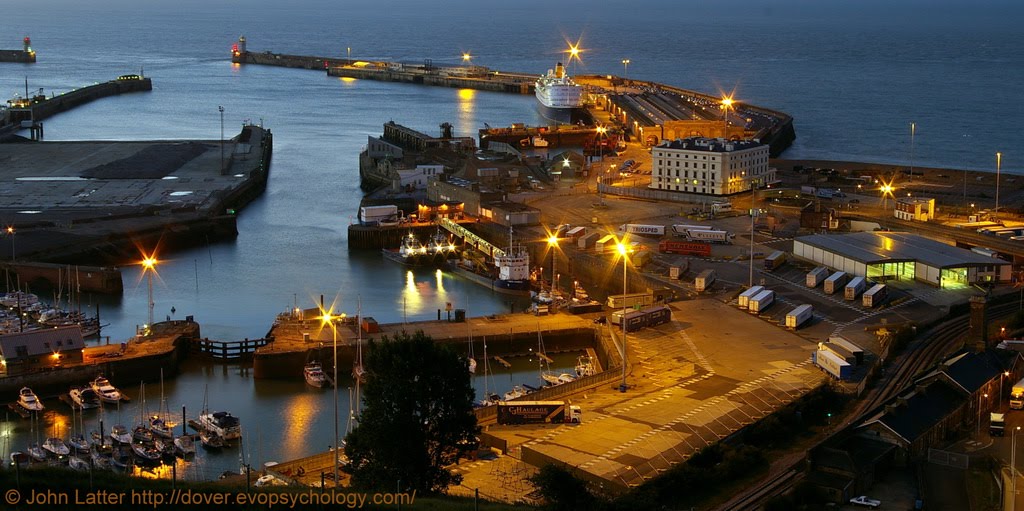 Night Panorama of Dover Harbour Western Docks, St Martins Battery, Kent, UK, Дувр