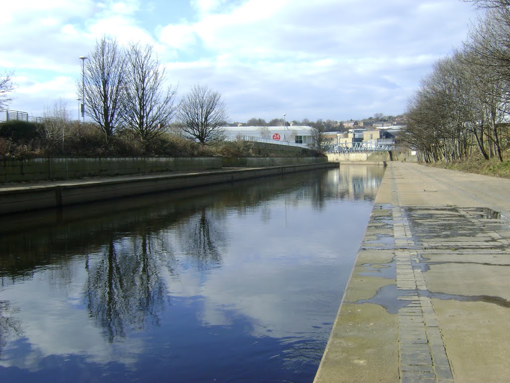 View From Towpath Towards The Asda, Дьюсбури