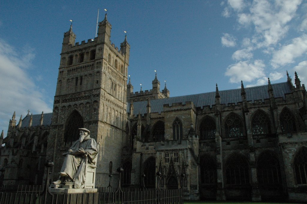 Exeter Cathedral... statue of Richard Hooker, Ексетер