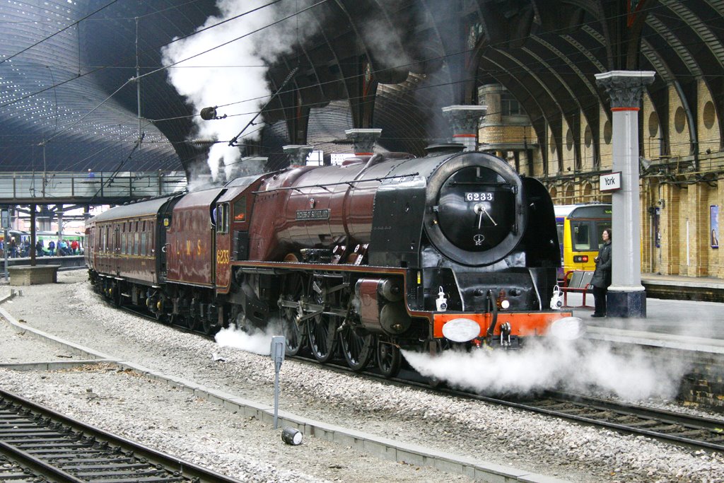 LMS Coronation Class 4-6-2 No.6233 DUCHESS of SUTHERLAND at York on 1Z64 Leicester to Scarborough, Йорк