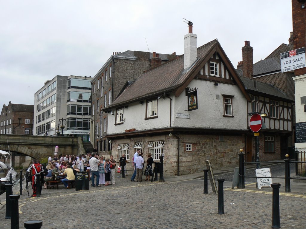 The Kings Arms pub, by Ousegate Bridge. York, Йорк