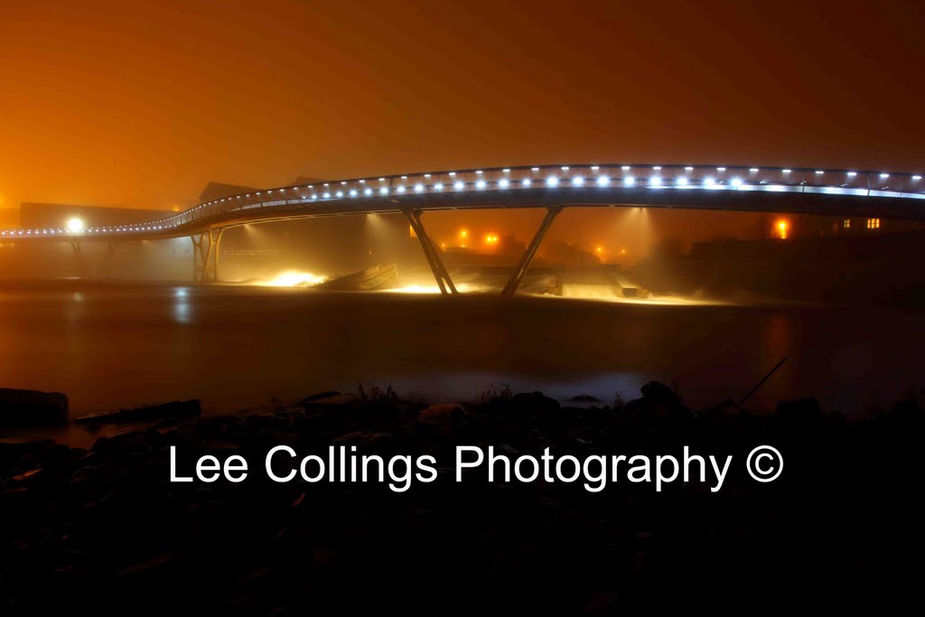 Castleford Footbridge In Fog, Кастлфорд
