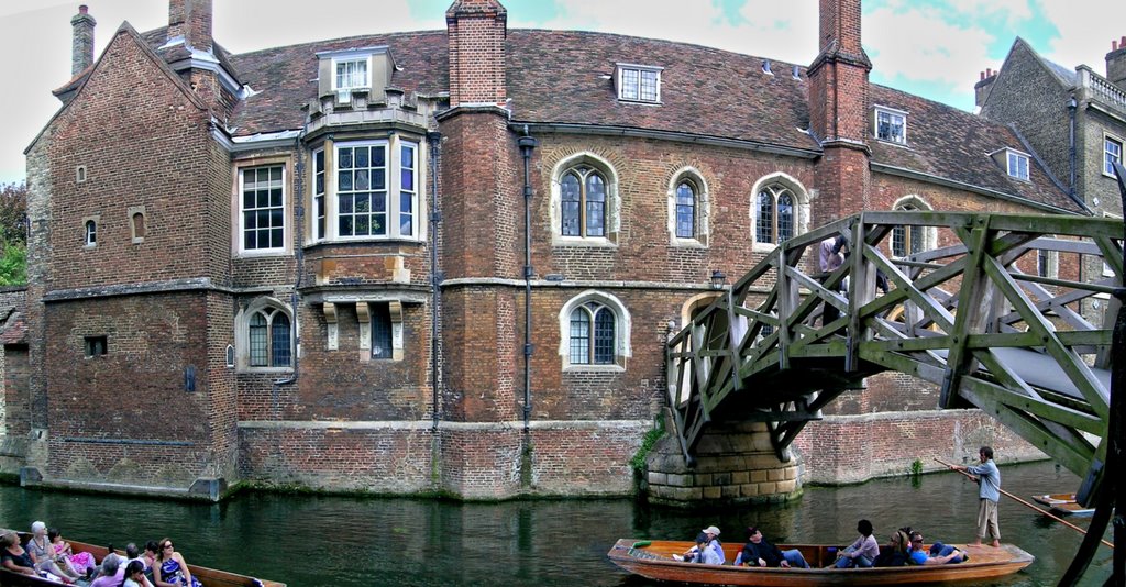 Cambridge: Queens College and Mathematical Bridge, Кембридж