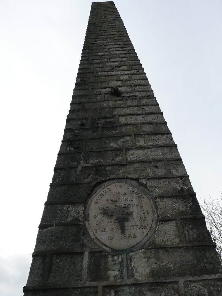 Obelisk atop the old castle, Кендал