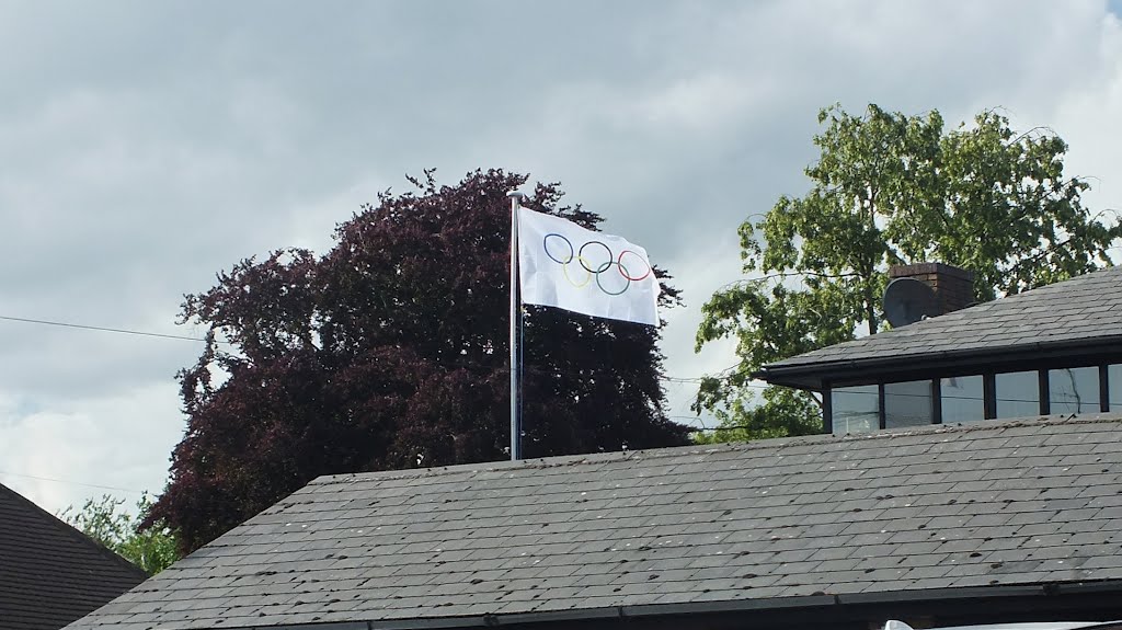 Olympic Flag flies above Kenilworth home - July 2012, Кенилворт