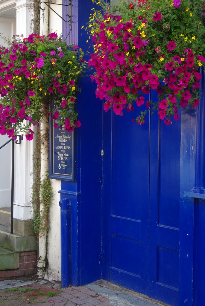 Blue door and flowers., Киддерминстер