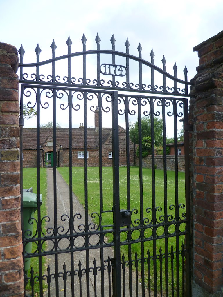 the oldest wrought iron gates I have seen all day. kings lynn, norfolk. 2012., Кингс-Линн