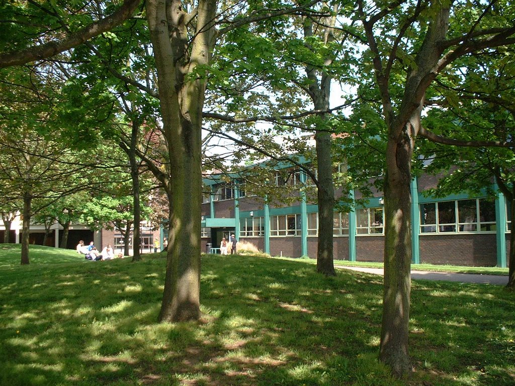 Coventry University Sir John Laing building containing offices, lecture rooms and substatial laboratories for the Built Environment department., Ковентри