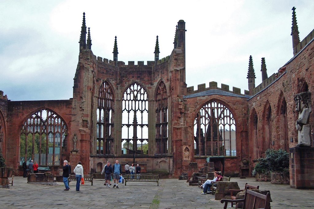 Coventry cathedral ruins, Coventry, England by Joe Recer, Ковентри