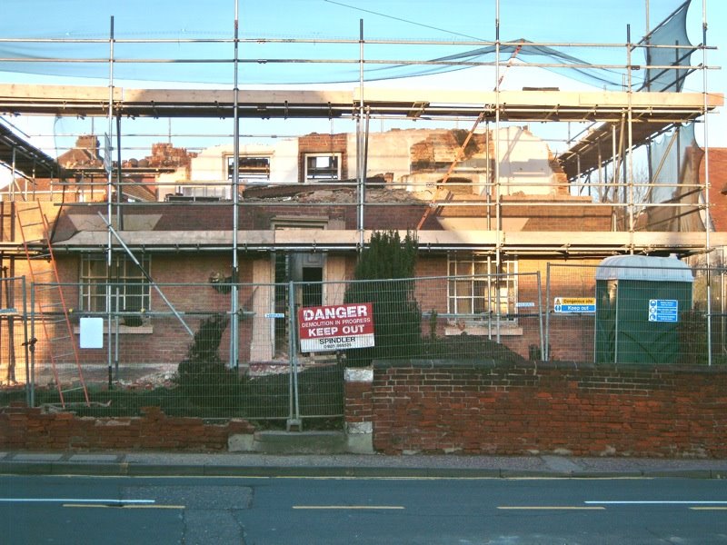 Flora House in the process of demolition, Колчестер