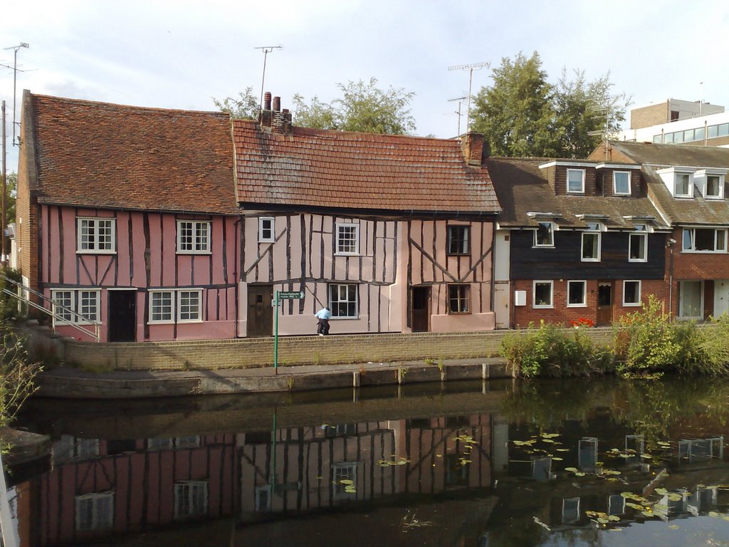 Cottages on the river, Колчестер
