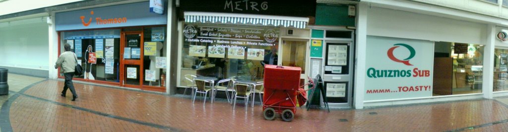 Metro caffe Front, Кроули