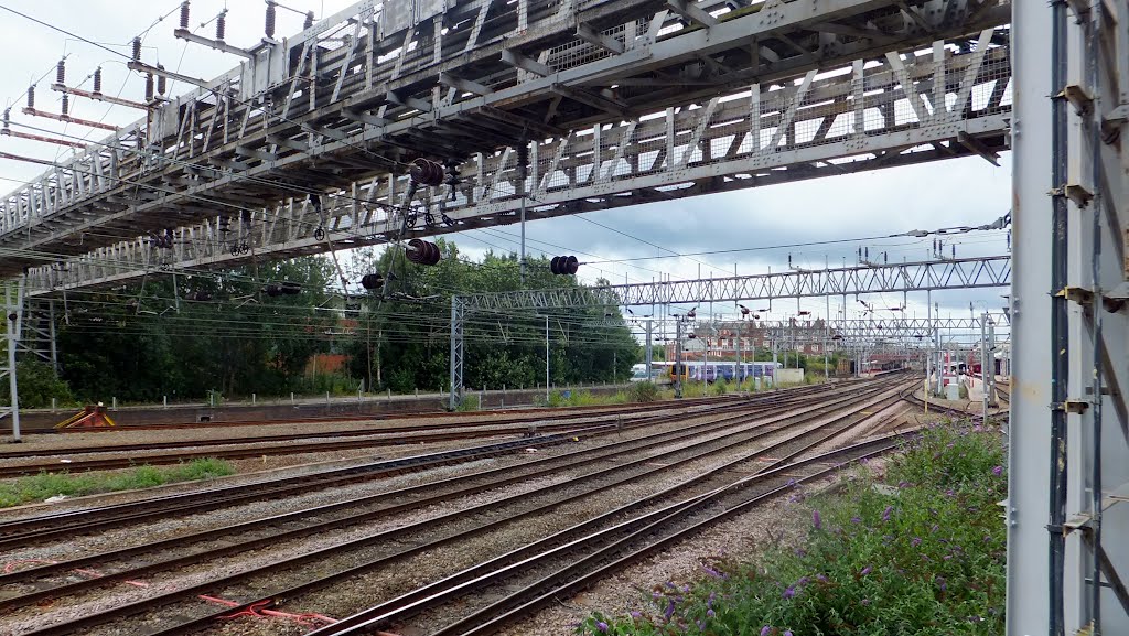 Rails into Crewe junction, Крю