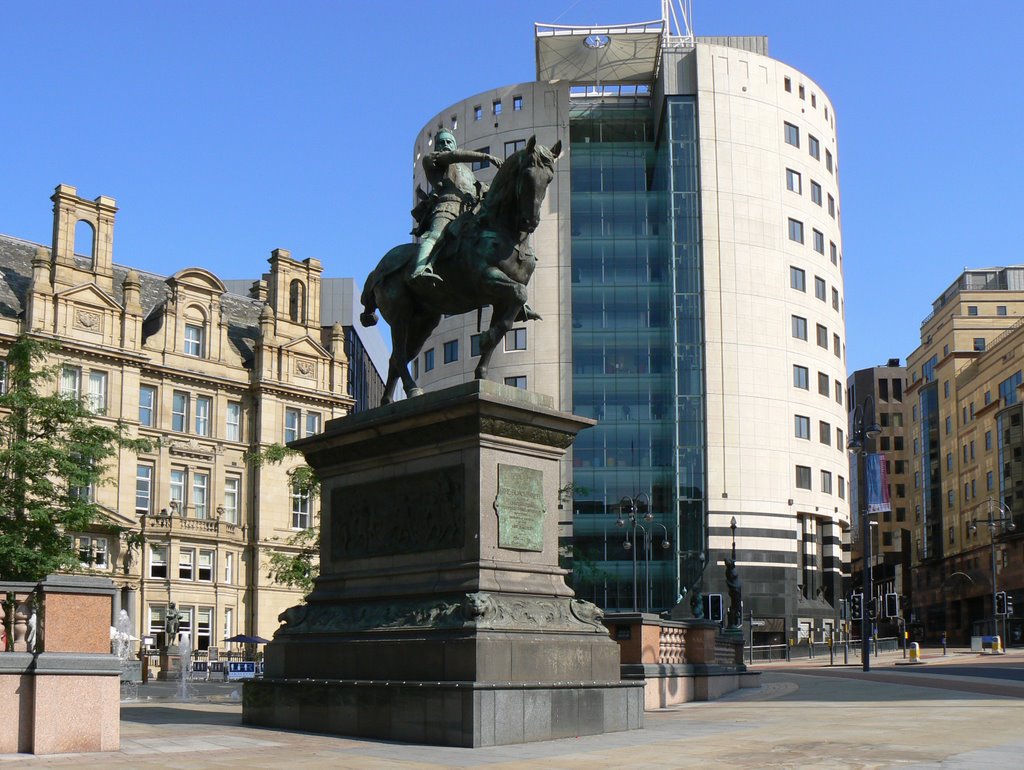 The Black Prince Statue in City Square, Leeds, UK., Лидс