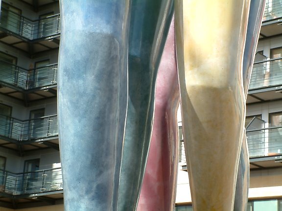 Sculpture outside Whitehall Waterfront, 2 Riverside Way - II, Лидс