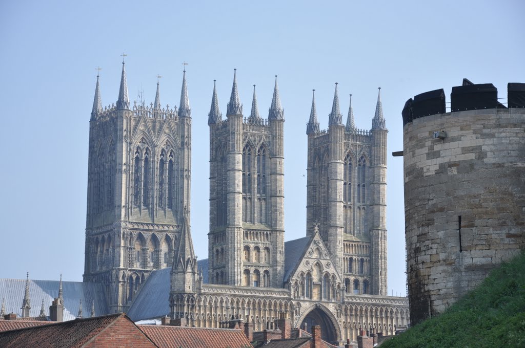 Lincoln Cathedral and Castle Wall, Линкольн