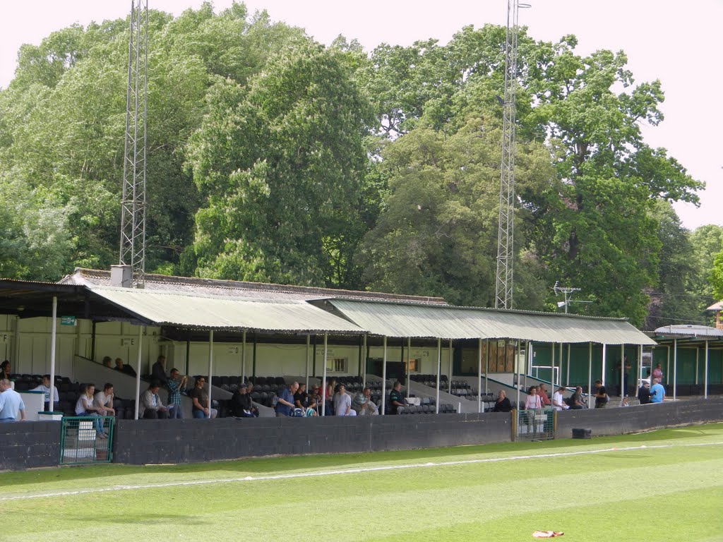 Fetcham Grove - home of Leatherhead Football Club, Литерхед