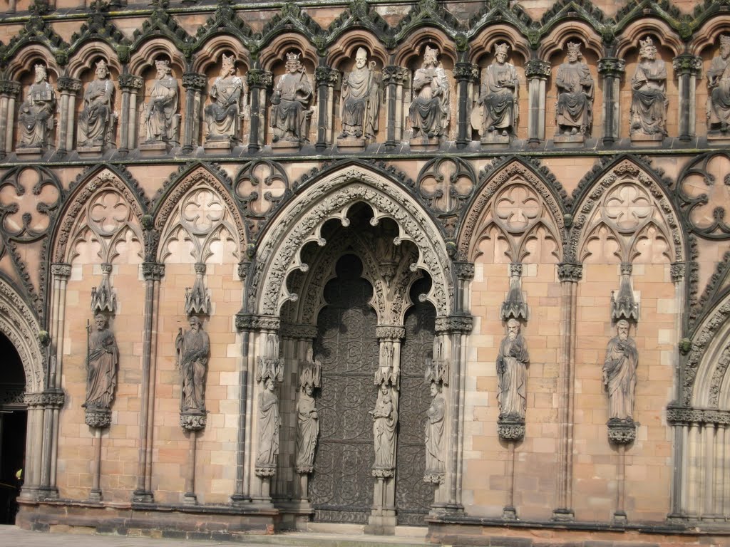 Lichfield Cathedral,  front- detail, Личфилд