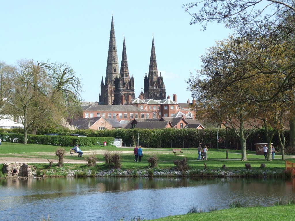 Lichfield Cathedral from Beacon Park, Личфилд