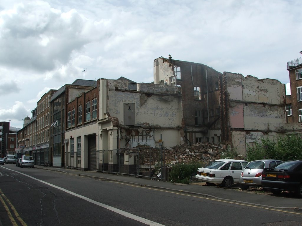 Demolition in Luton, Лутон