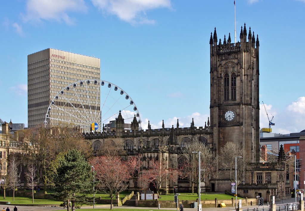 Manchester Cathedral with new city elements in the background, Манчестер