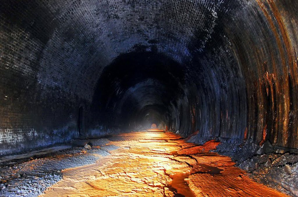 Inside Gildersome Disused Railway Tunnel, Морли