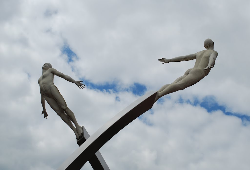 Discovery, a sculpture celebrating the life of Francis Crick. Artist-Lucy Glendinning, Нортгемптон