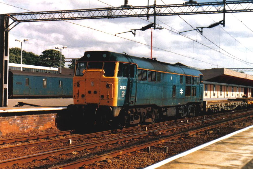 Class 31101 Diesel Locomotive Photo passing through  Northampton Station in the early 1990s, Нортгемптон