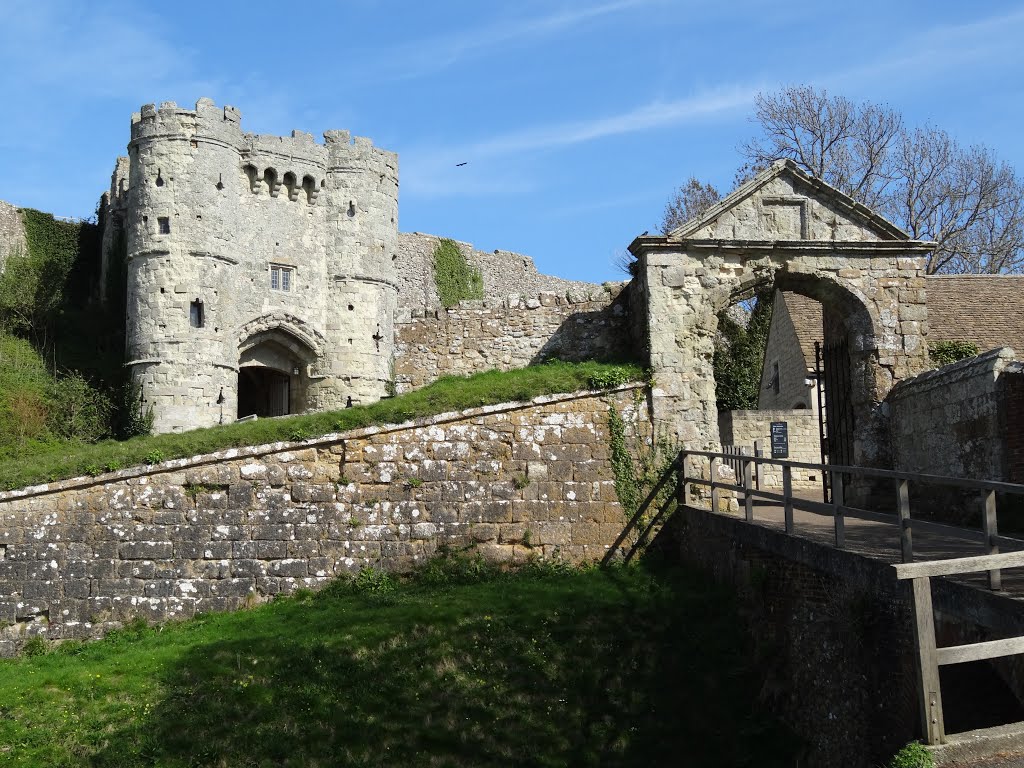 Carisbrooke Castle Entrance - Twin Gates, Ньюпорт