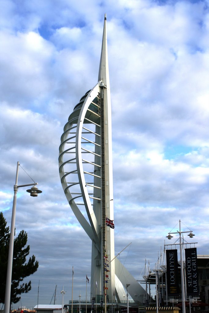 Spinaker Tower: get the scenic lift working someone., Портсмут