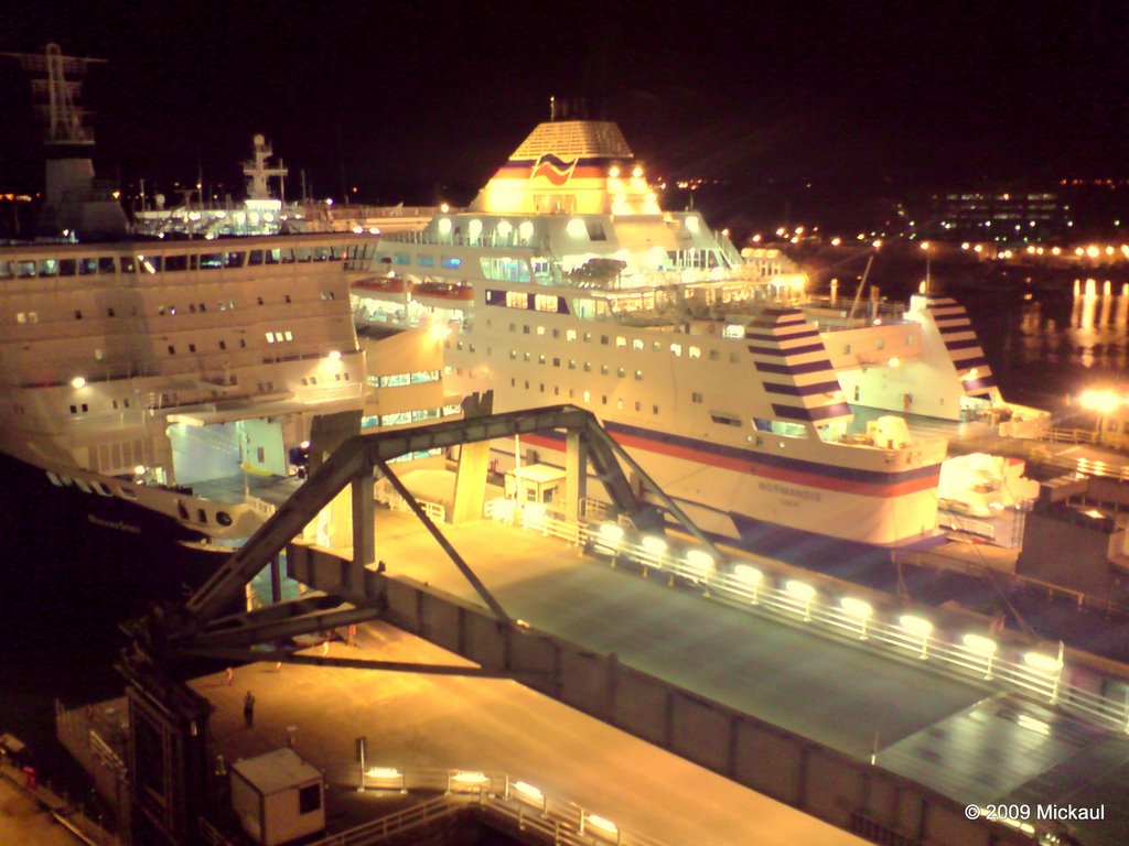 Ships at night, Portsmouth, Портсмут