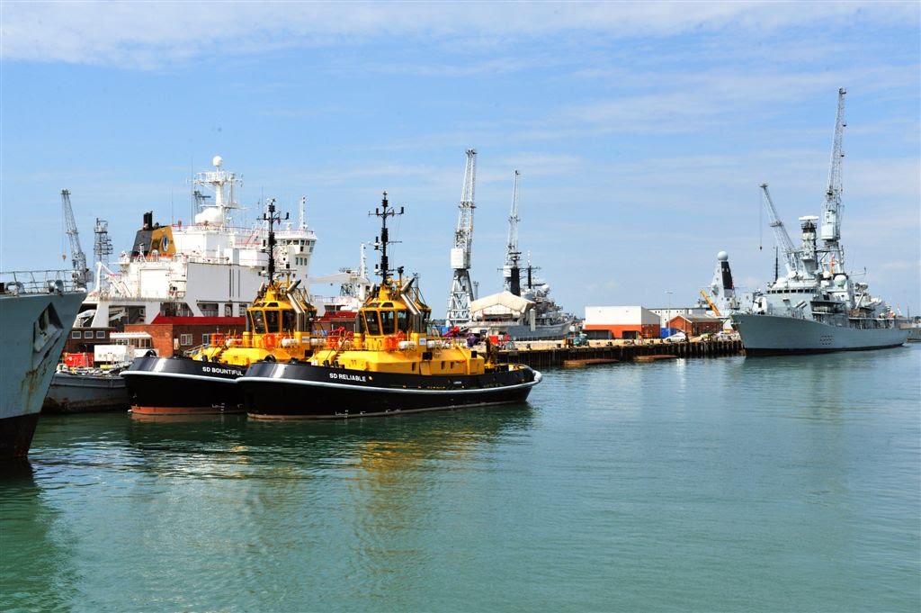 Reliable, Dauntless, HMS Endeavour etc ~ Portsmouth Harbour, Портсмут