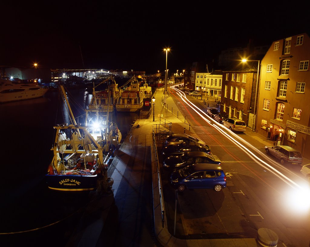 looking west along Poole Quay from Sea Music at night, Пул