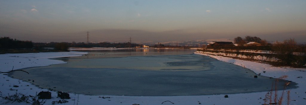 Elton Reservoir from the South in the snow, Радклифф
