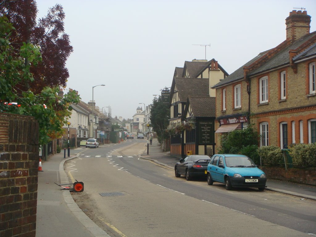 Lesbourne road looking east, Рейгейт