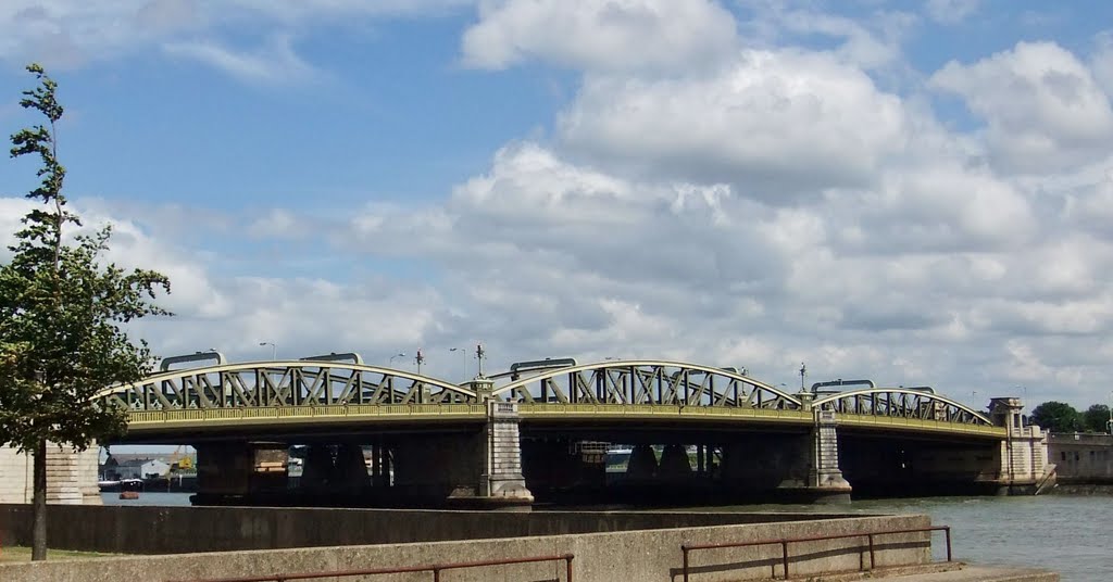 Rochester Bridge, Rochester, Kent, UK., Рочестер