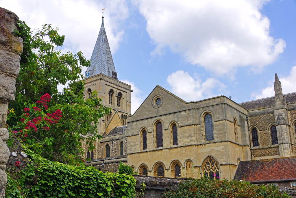 Rochester Cathedral from the back yard, Рочестер