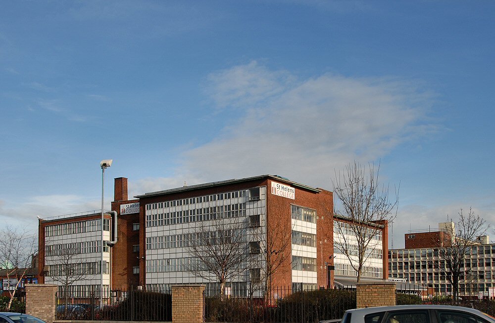 St. Helens College, Сант-Хеленс