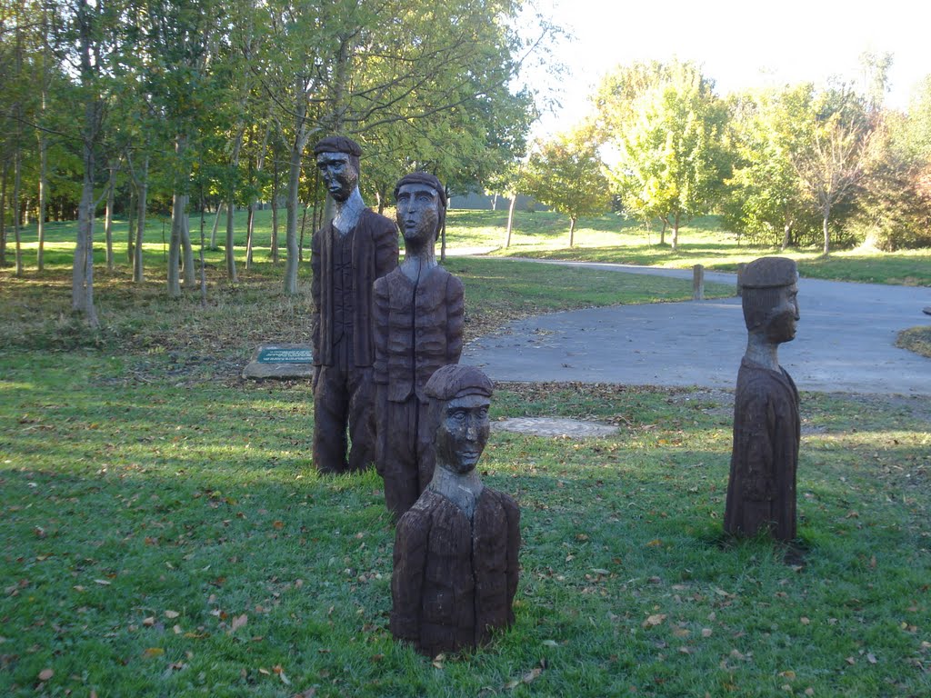 Miners carvings at Brierley Forest Park, Саттон-ин-Ашфилд