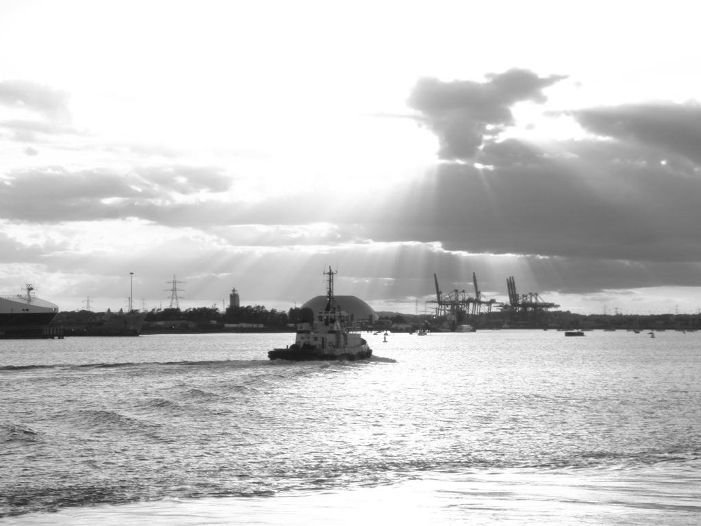 Southampton: a view of the port from Town Quay, Саутгэмптон